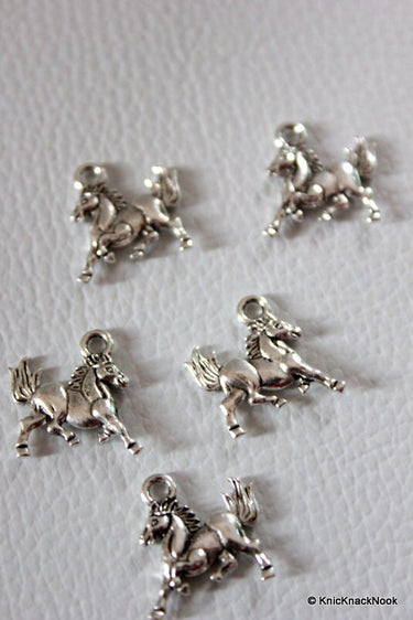 5 x Zinc Alloy Horse Pendants / Charms